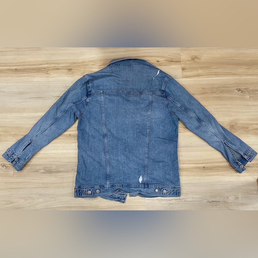 Lucky Brand Classic Jean Jacket in Blue Wash Denim Distressed Style Size Small - Picture 3 of 13